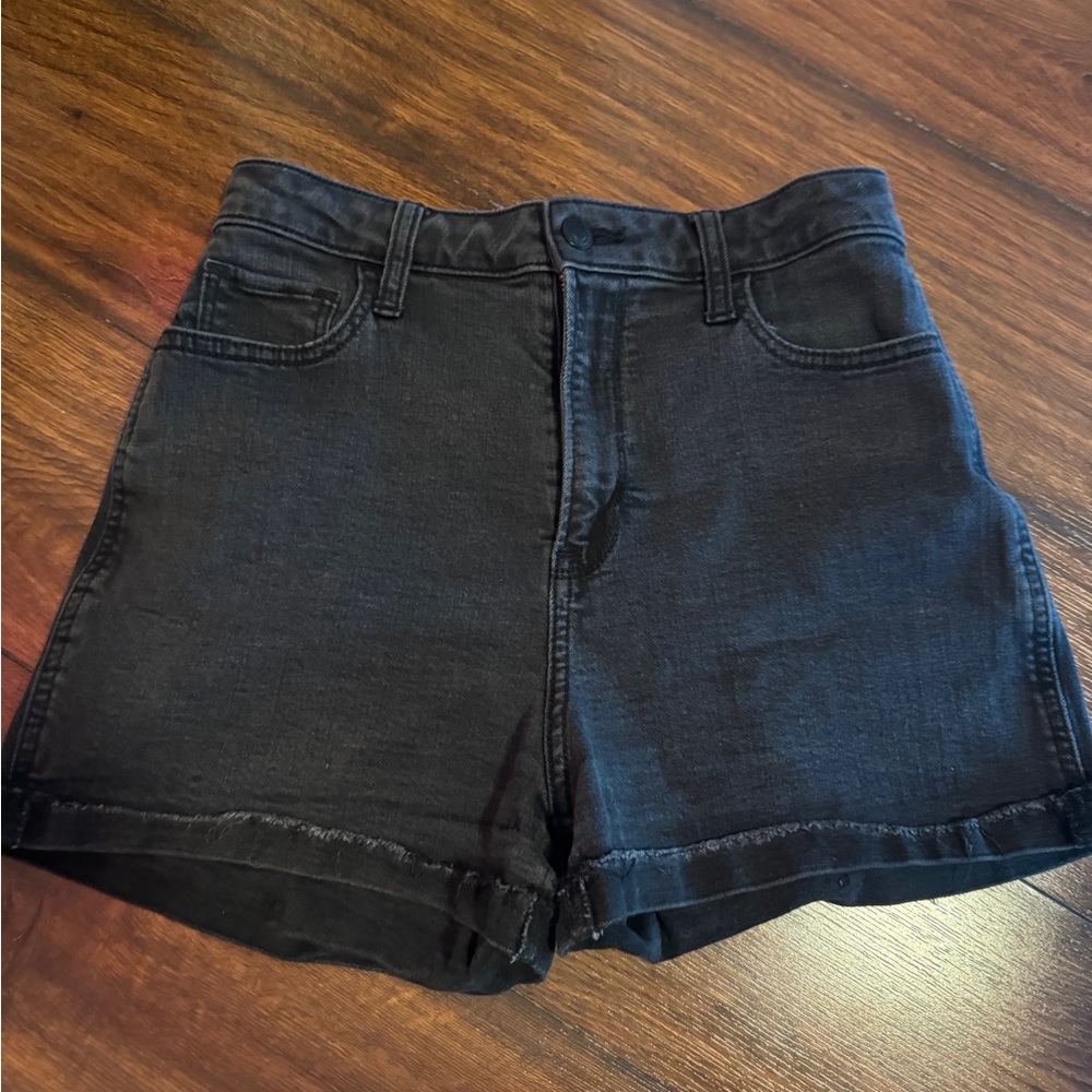 Hollister curvy shorts size 9. Color- black